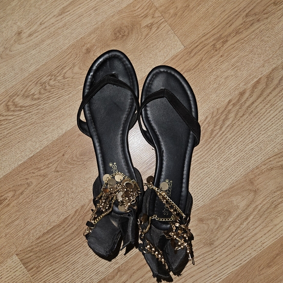 Elegant Black Sandals with Gold Accents - Picture 1 of 3